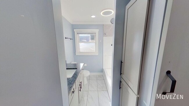 Building Photo - 208 N Sunset Dr