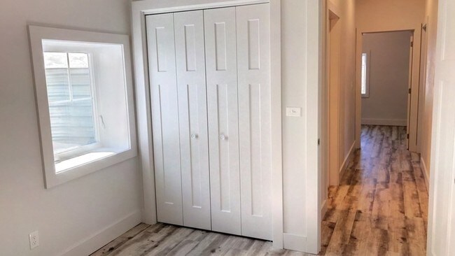 Building Photo - 1112 King Rd