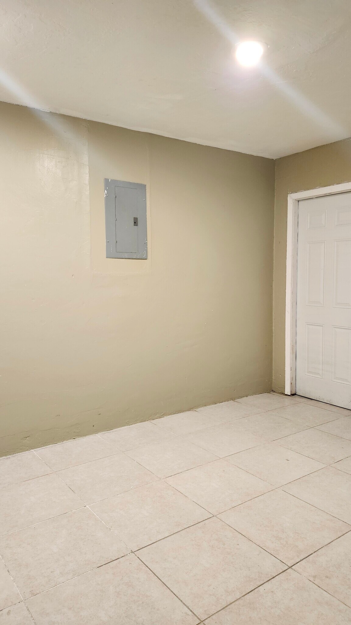 Building Photo - 628 SW Krome Ter