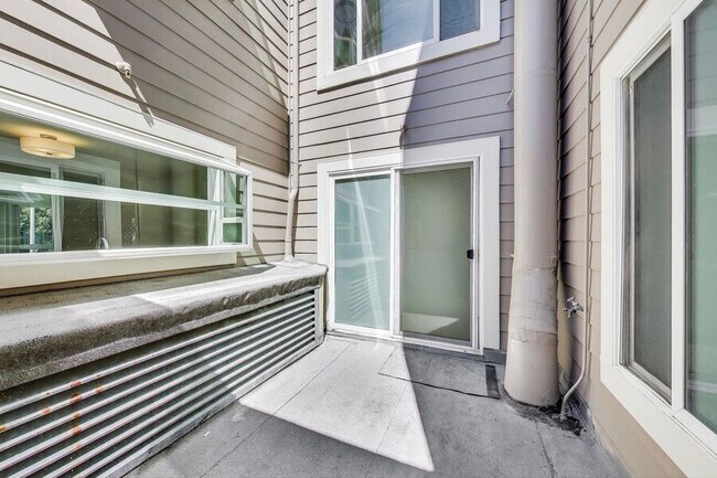 Building Photo - 2137 Lombard St