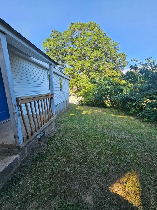 Building Photo - Home in Benton