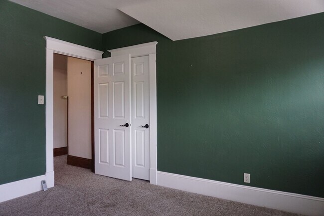 Building Photo - Amazing Remodel Salt Lake Home