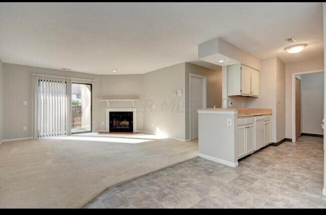 Building Photo - 2245 Hedgerow Road