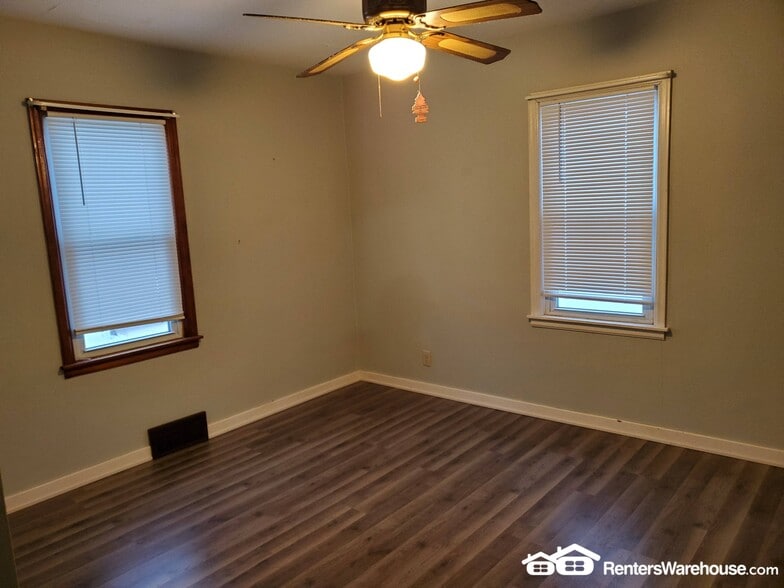 Building Photo - 5531 Pompano Dr