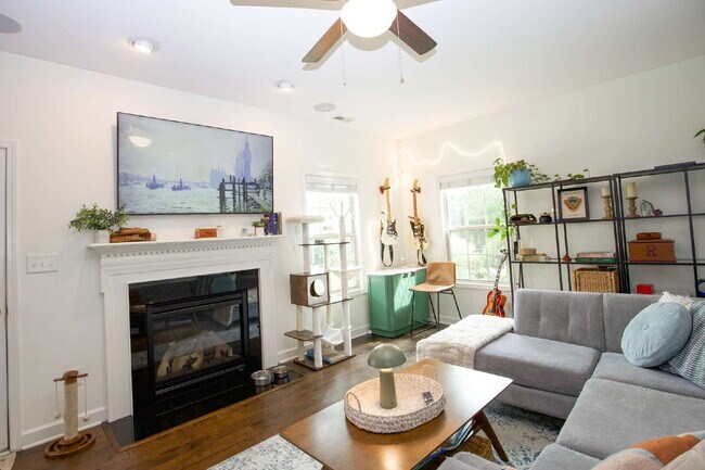 Building Photo - "Charming 3-Bed Home with Granite Elegance on Nessee Street, Fayetteville!"