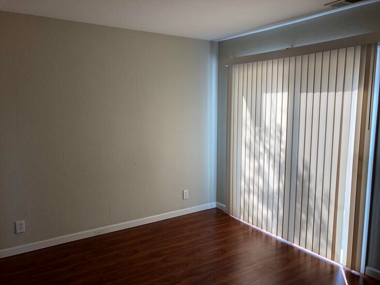 Downstairs bedroom - 24352 Dover Ln