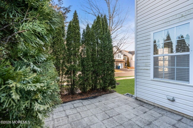 Building Photo - 40 Thistledown St