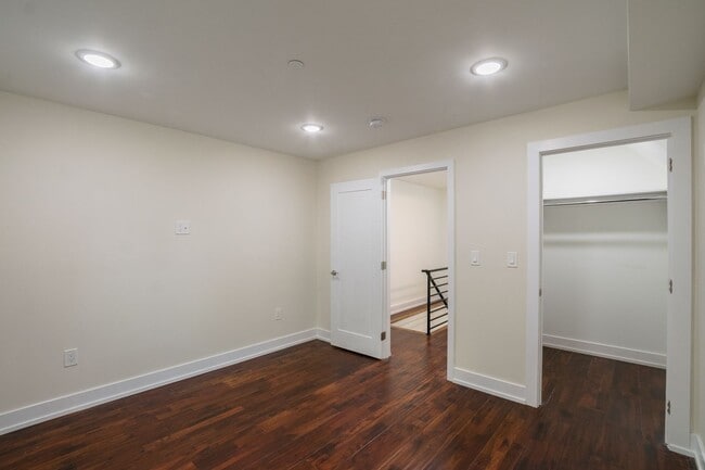 Building Photo - 1220 LeCount St