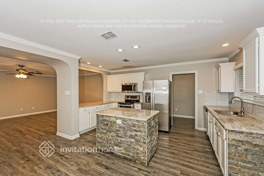 Building Photo - 704 Gibson St