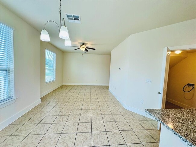 Building Photo - 2216 Creekside Ln