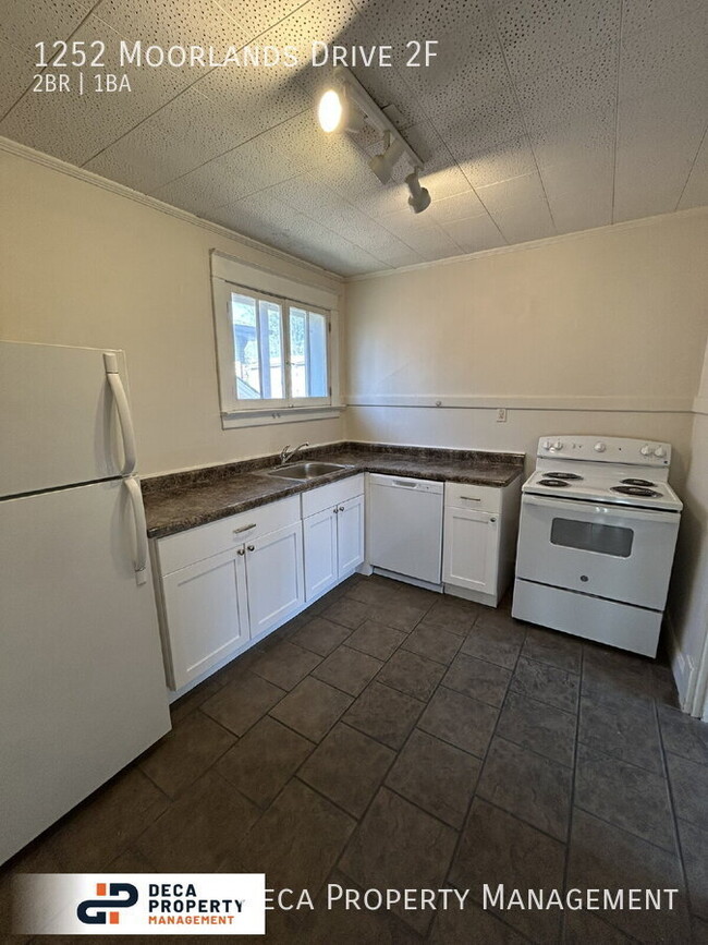 Building Photo - 1252 Moorlands Dr