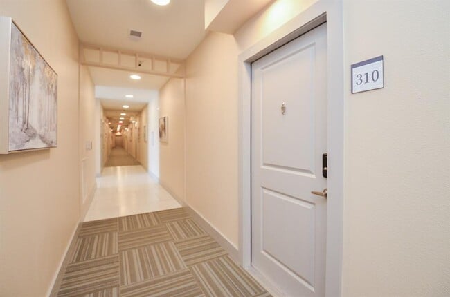 Building Photo - 6955 Turtlewood Dr