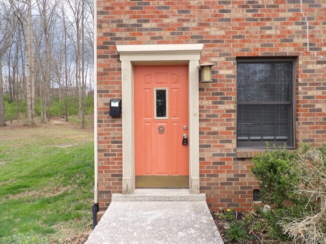 Building Photo - 244 Meadowview Dr