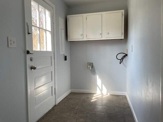 Building Photo - {7516} Prairie Village Ranch | Fenced Backyard | 1 car garage