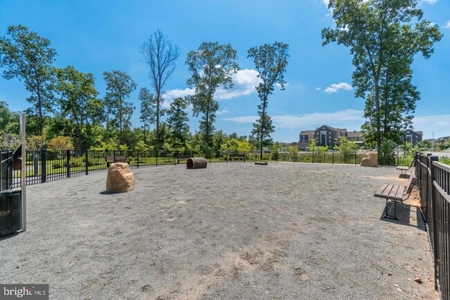 Building Photo - 44514 Wolfhound Sq