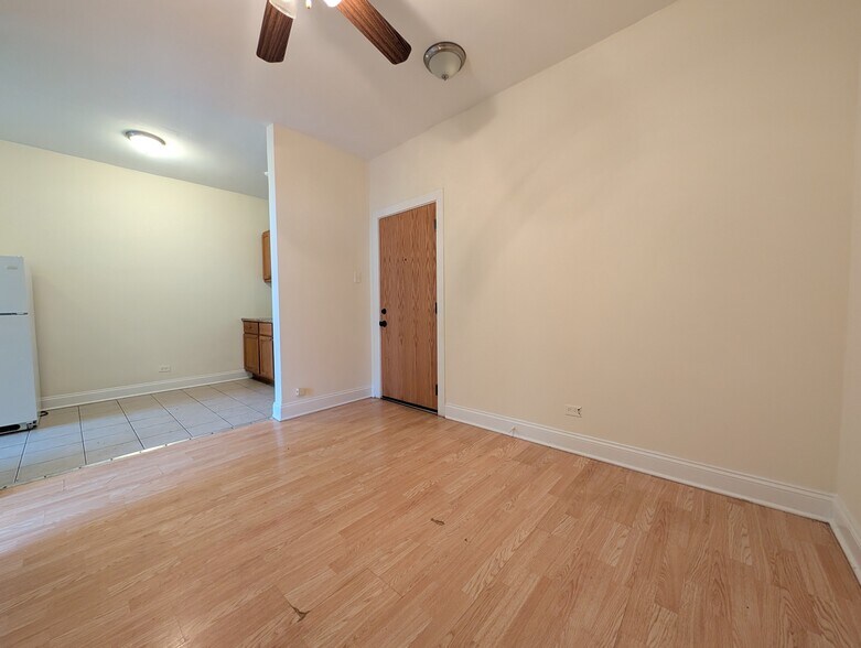 Building Photo - 4848 N Damen Ave