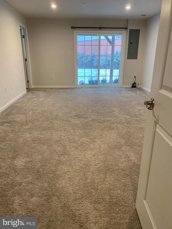 Building Photo - 111 Almond Dr