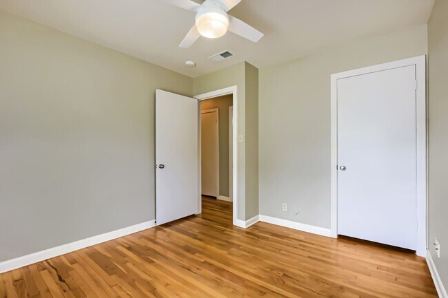 Building Photo - 1402 Cullen Ave