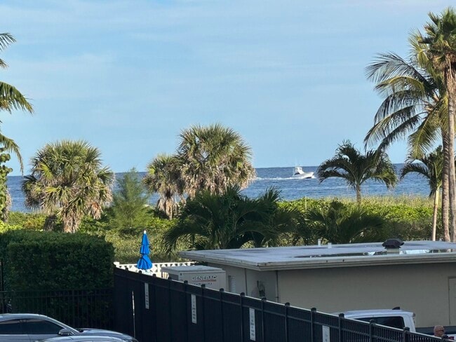 Building Photo - 145 S Ocean Ave