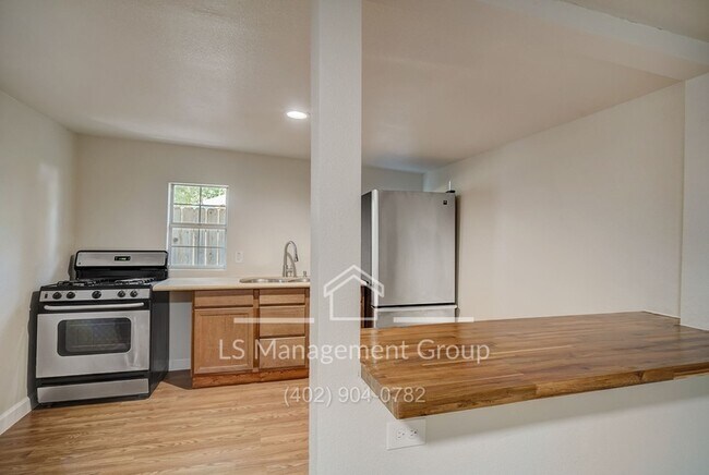 Building Photo - 609 Taft Blvd