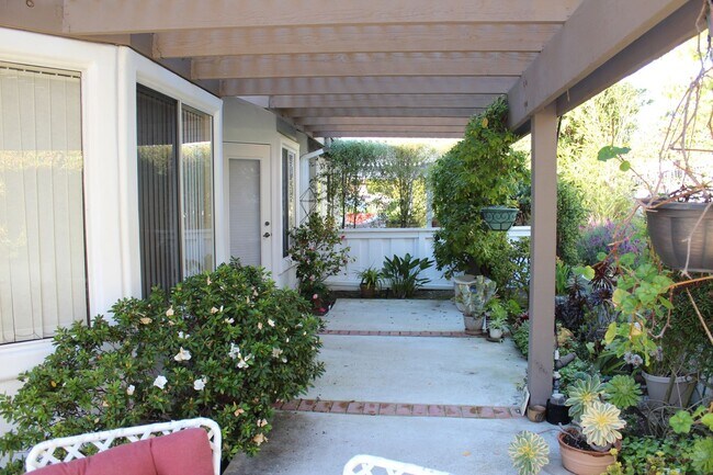 Building Photo - 2bd/2bth Ocean Hills 55+ Single Level home!