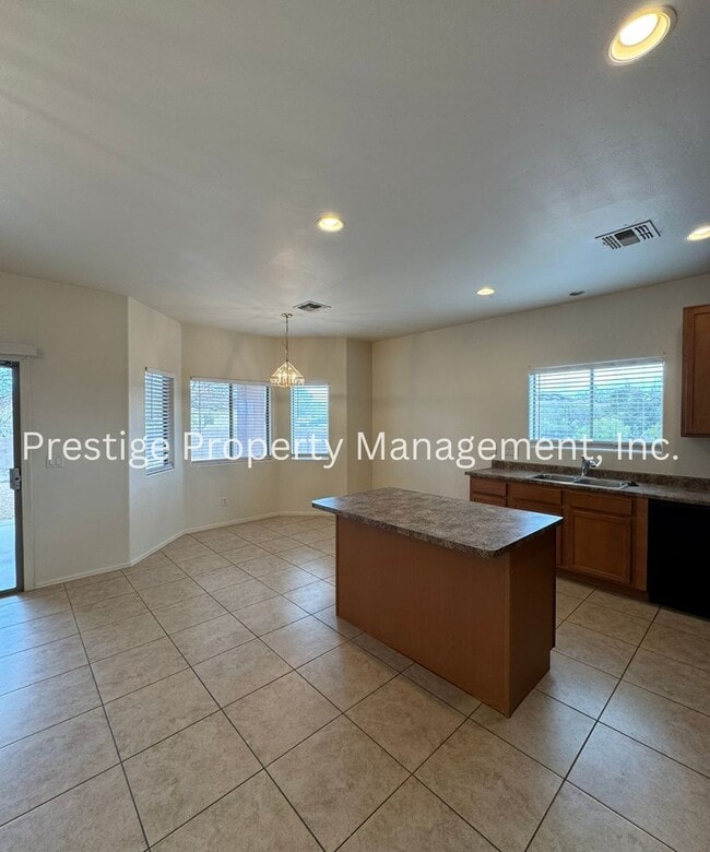 Building Photo - Beautiful Must see Spacious 4/2 Home on the SouthWest Side!!