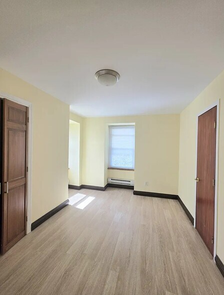 Building Photo - 830 S 49th St