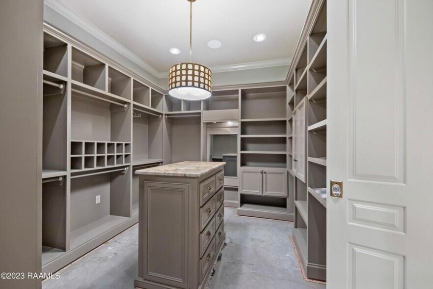 Building Photo - 401 Torrenova Cir
