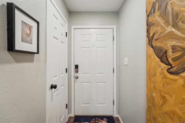 Building Photo - 1213 S Trace Dr