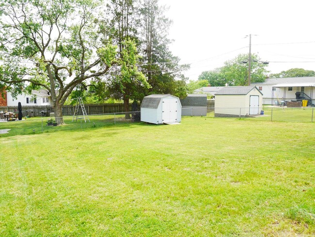 Building Photo - Charming 3-Bedroom Single Family Home with...