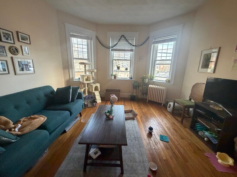 Building Photo - 313 Allston St