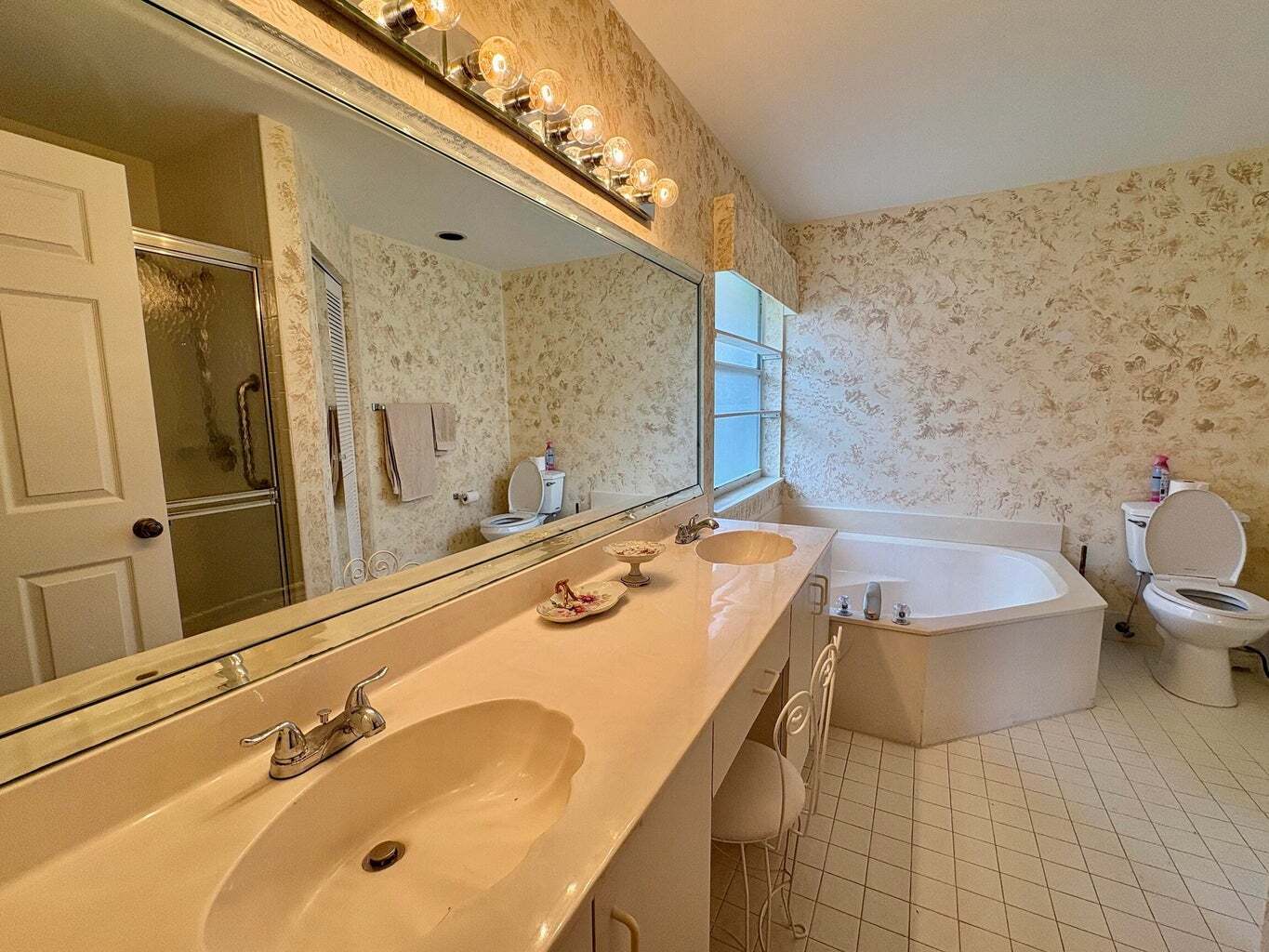 Building Photo - 7702 Majestic Palm Dr
