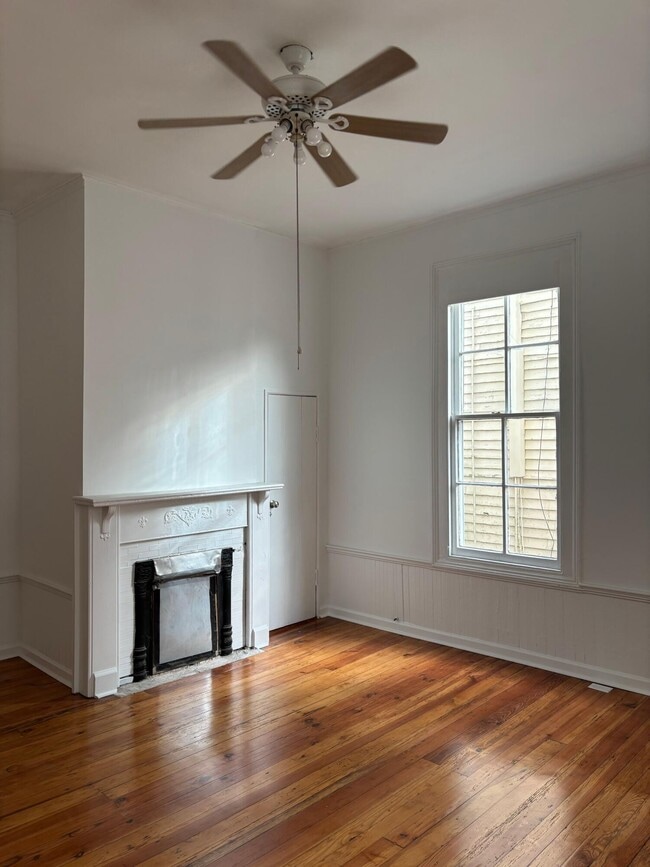 Building Photo - 403 W Hampton Ave