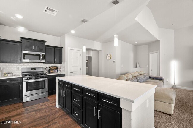 Building Photo - 14820 Mike a Mendoza Ave