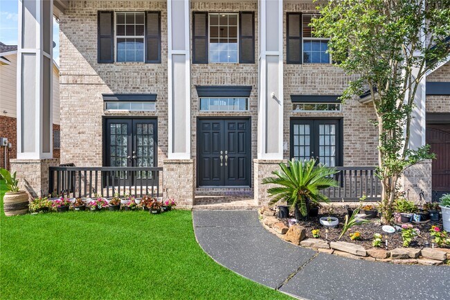 Building Photo - 8127 Edenwood Dr