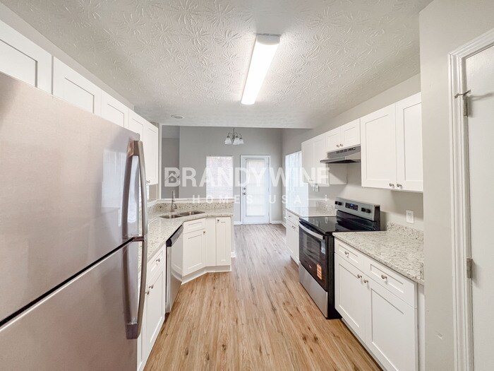 Building Photo - 305 Shadetree Ln