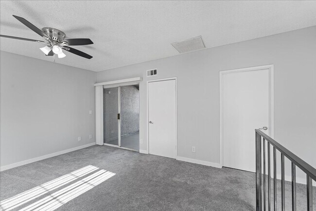 Building Photo - 18547 Saticoy St