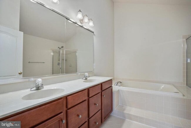 Building Photo - 25593 Creek Run Terrace