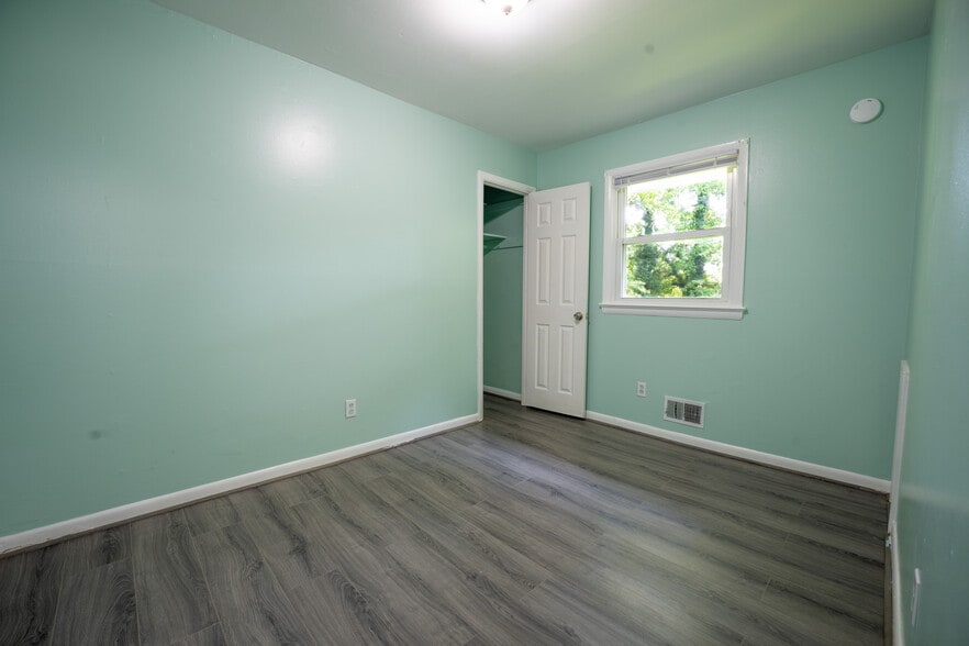 Building Photo - 5703 Kennedy St