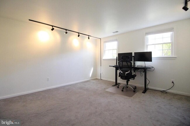 Building Photo - 3139 Stratford Ct