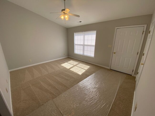 Building Photo - Charming 3-Bedroom Home with Modern Updates – Your New Home!