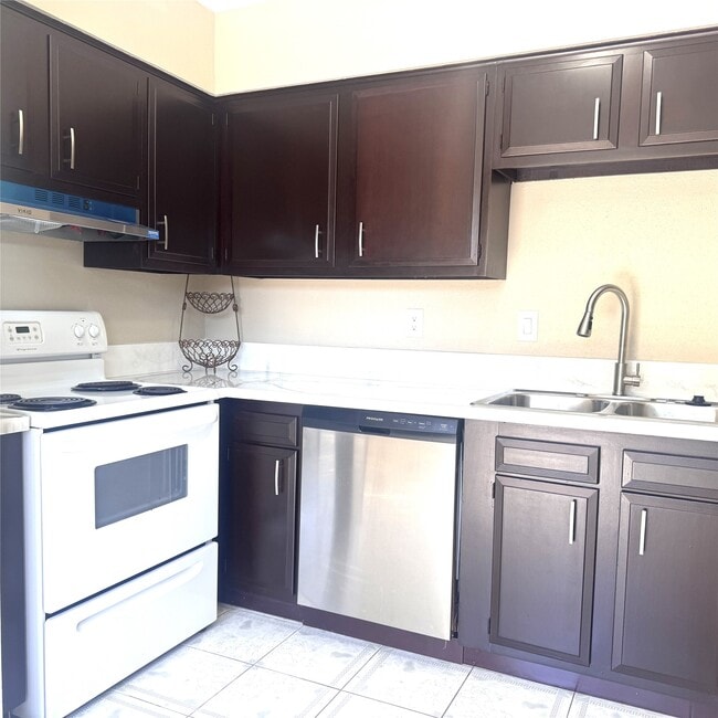 Building Photo - 2457 Briarwest Blvd