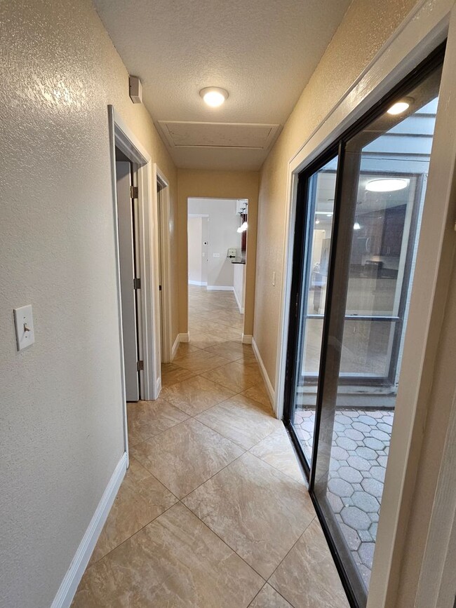 Building Photo - 3 bedroom 2 bath furnished & remodeled hom...