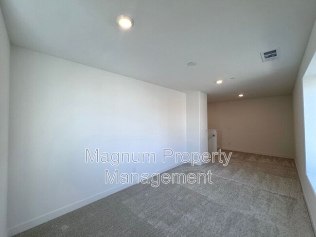 Building Photo - 30769 Valley Heights Dr.