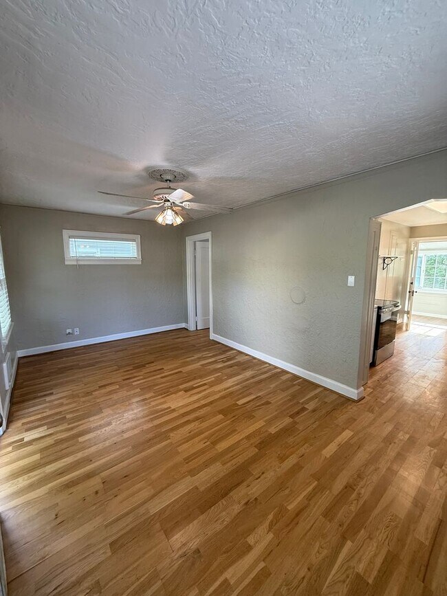 Building Photo - Charming Vintage Home in the Desirable Cam...