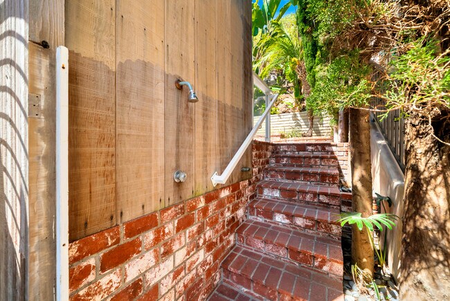 Building Photo - 3116 Breakers Dr