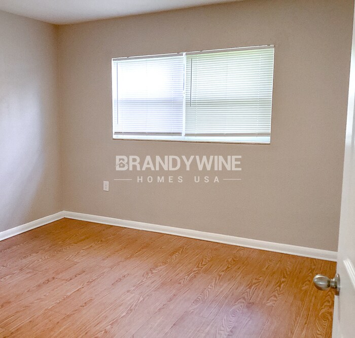 Building Photo - 2016 E Crenshaw St