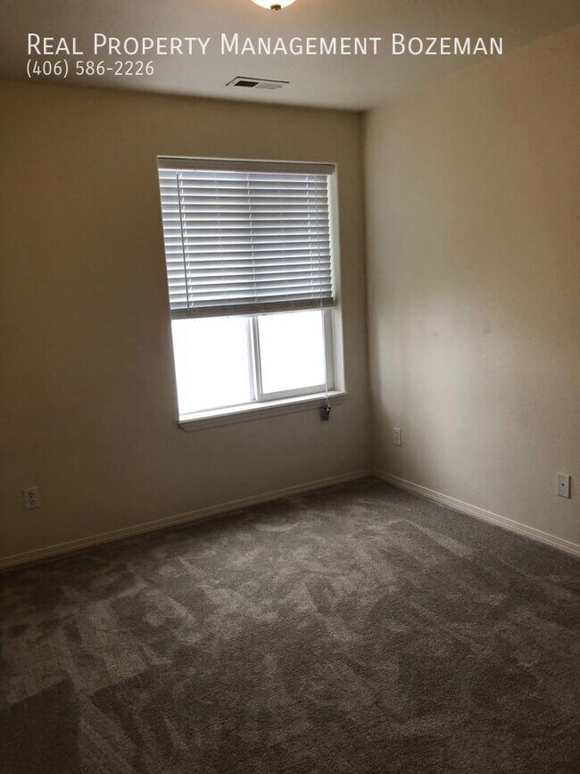 Building Photo - 1112 Longbow Ln