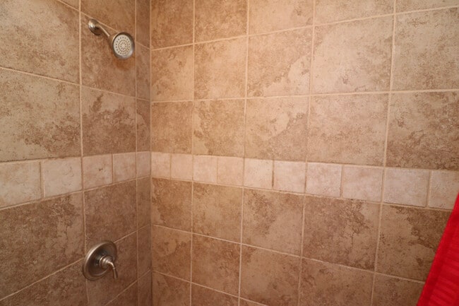 Tiled shower - 1814 22nd Ave S