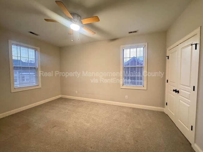 Building Photo - 441 Heritage Village Ln